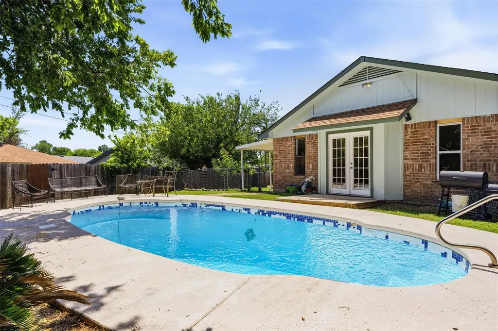 2702 Julie Cove Taylor TX 76574