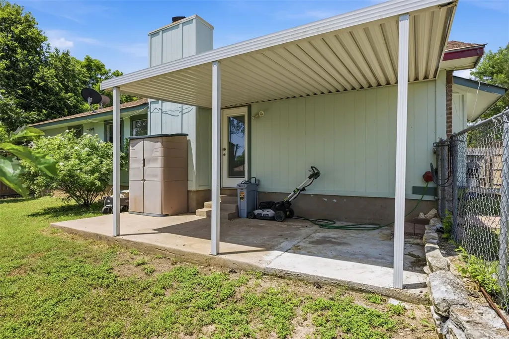 2702 Julie Cove Taylor TX 76574