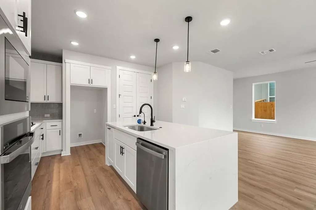 218 Grayson Elm Pass Dripping Springs TX 78620