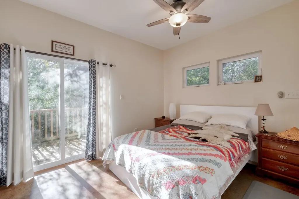 123 Bowie Trail Luling TX 78648