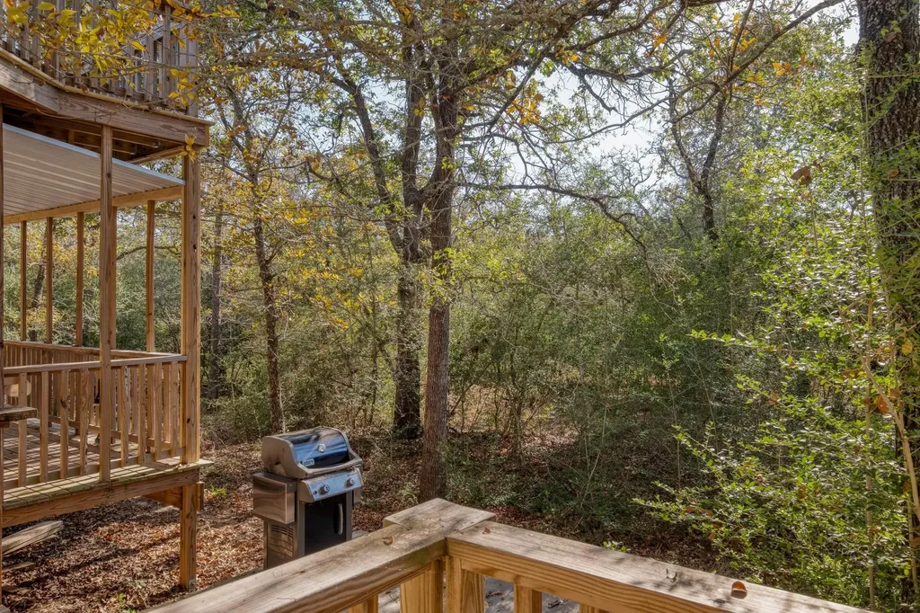 123 Bowie Trail Luling TX 78648