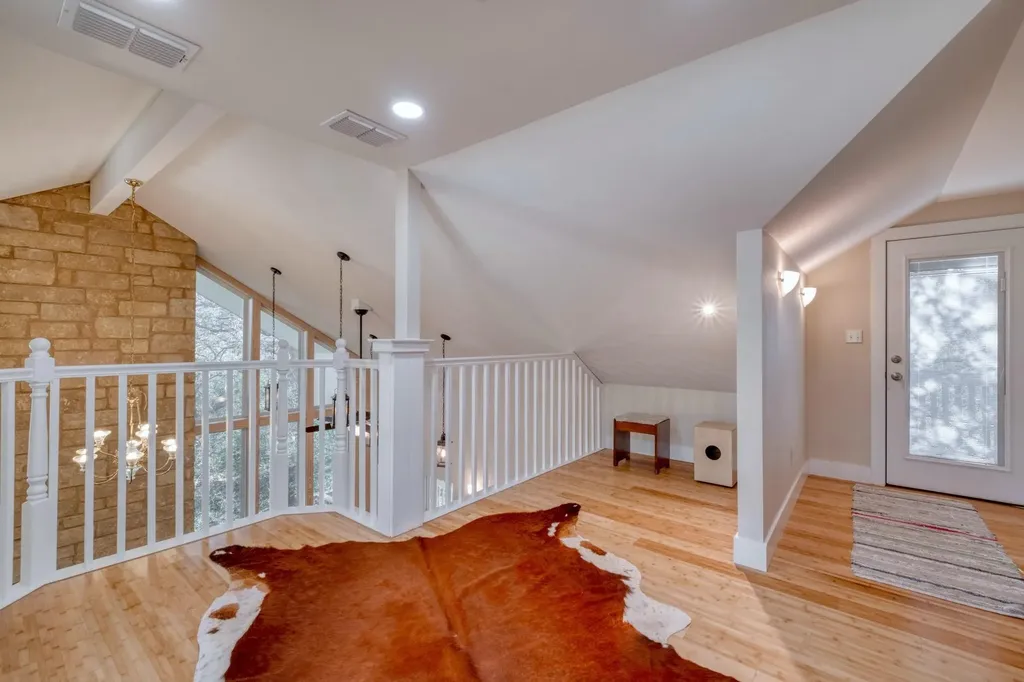 123 Bowie Trail Luling TX 78648