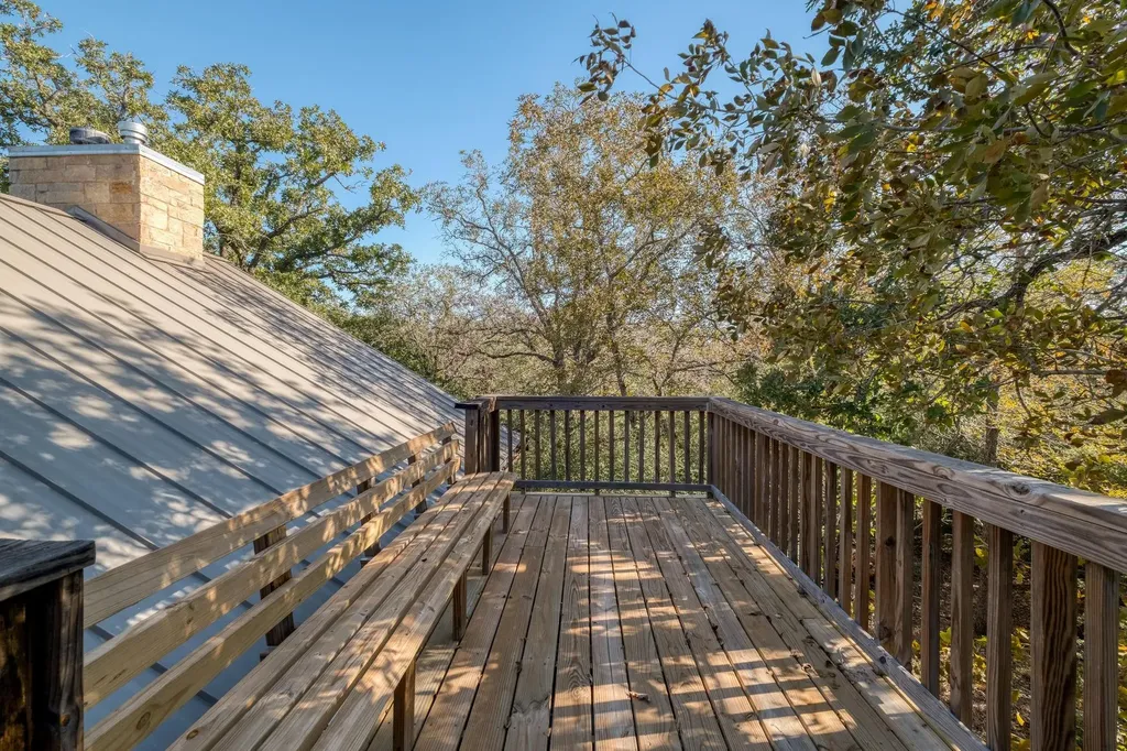 123 Bowie Trail Luling TX 78648