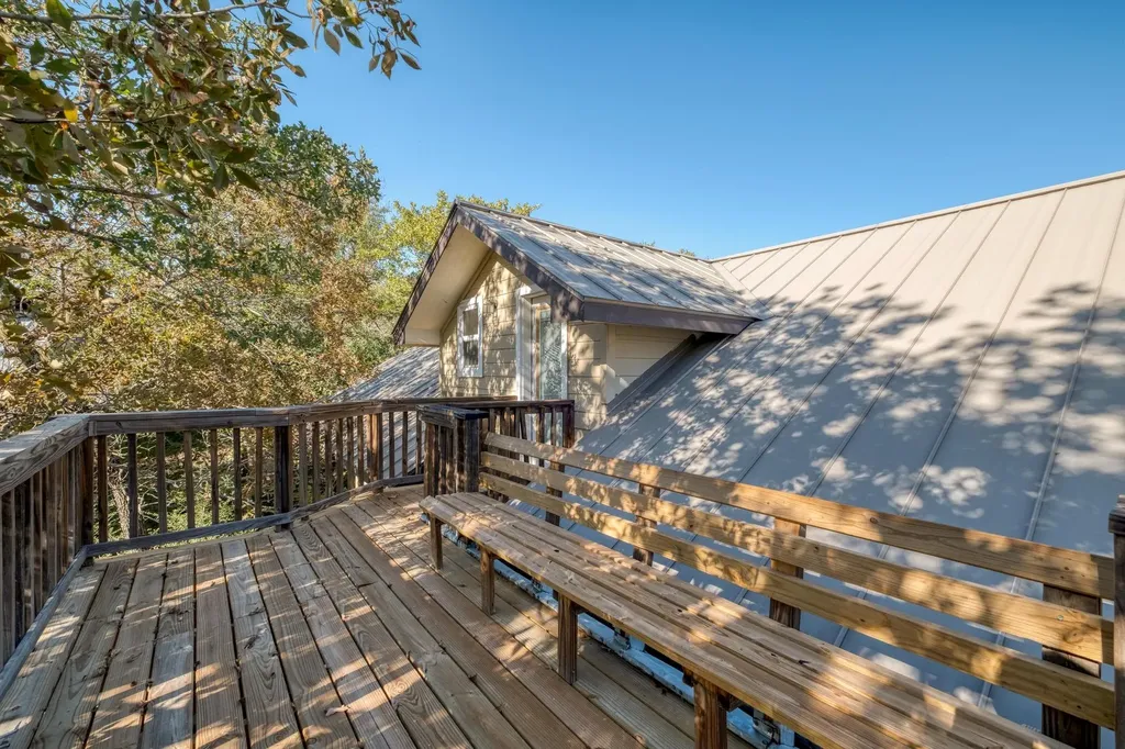 123 Bowie Trail Luling TX 78648