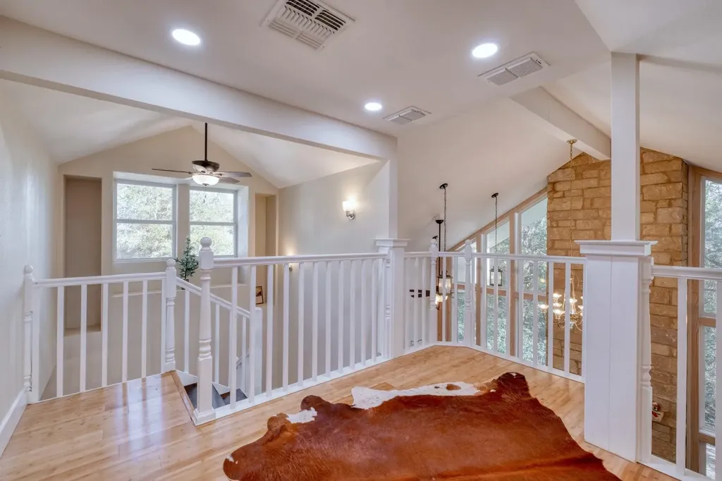 123 Bowie Trail Luling TX 78648