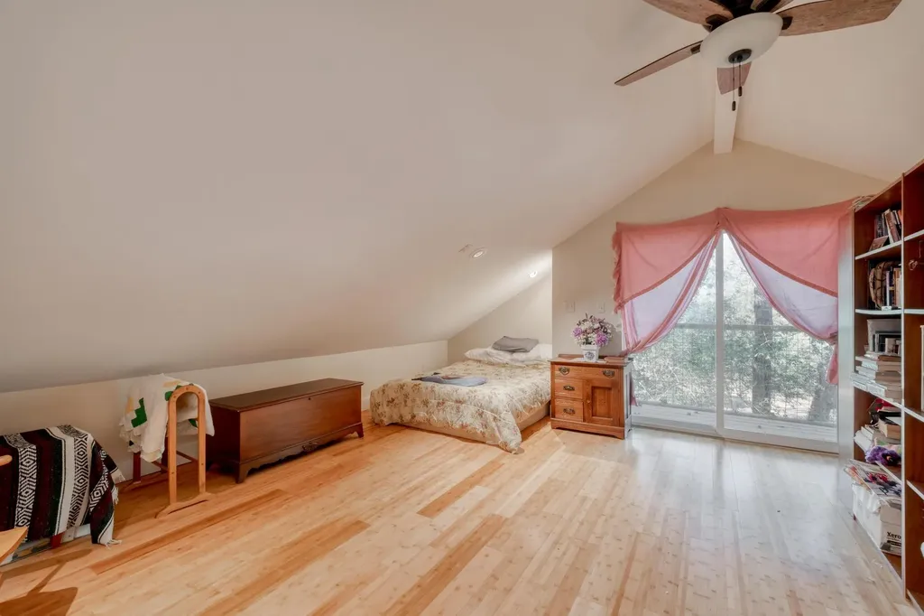 123 Bowie Trail Luling TX 78648