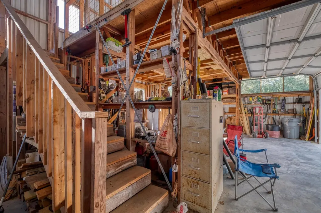 123 Bowie Trail Luling TX 78648