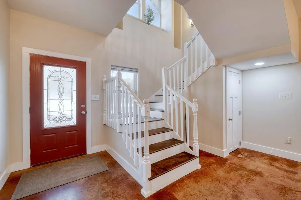 123 Bowie Trail Luling TX 78648