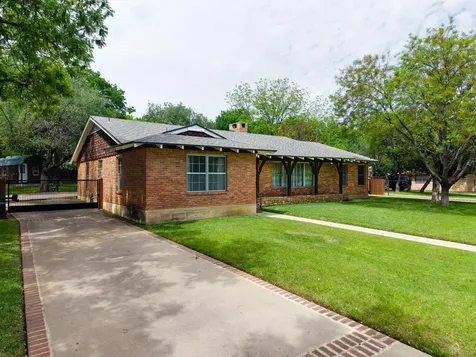 1409 W North Avenue Lampasas TX 76550