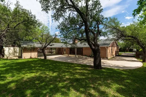 1409 W North Avenue Lampasas TX 76550