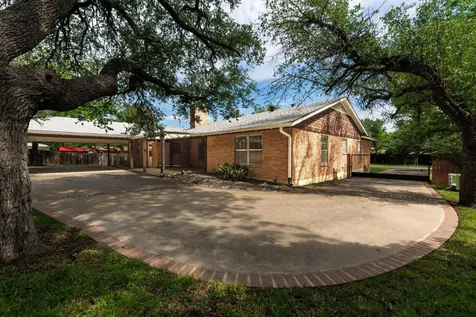 1409 W North Avenue Lampasas TX 76550