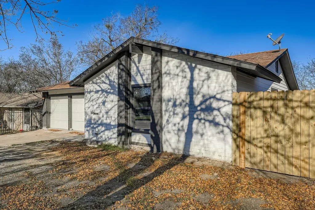 7004 E Meadow Bend Drive Austin TX 78724