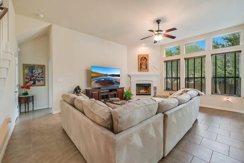 1827 Tall Chief Leander TX 78641