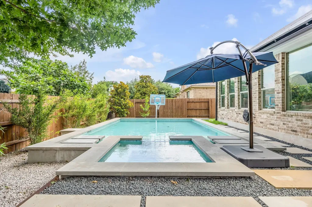 2421 Turtle Mountain Bend Austin TX 78748
