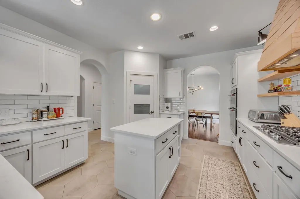 2421 Turtle Mountain Bend Austin TX 78748