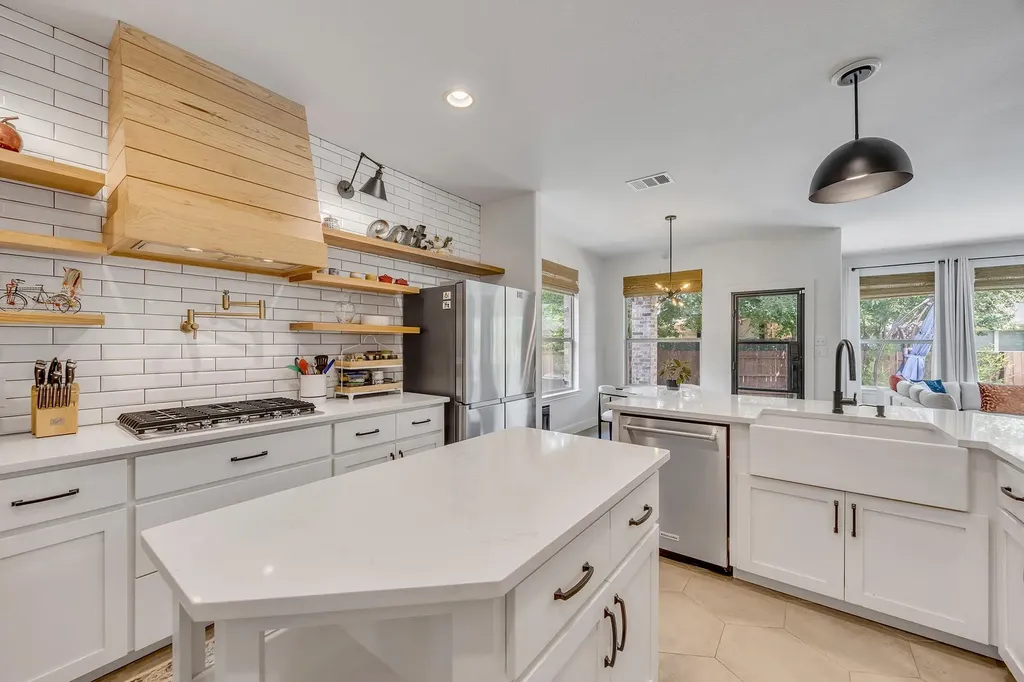 2421 Turtle Mountain Bend Austin TX 78748