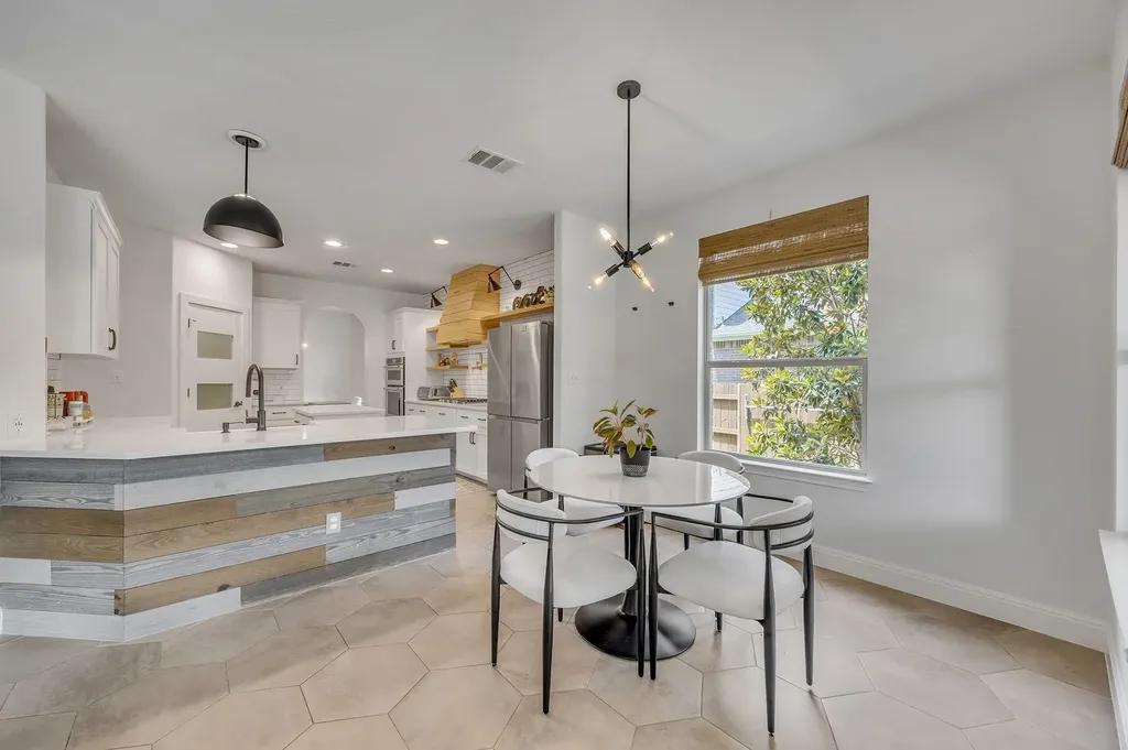 2421 Turtle Mountain Bend Austin TX 78748
