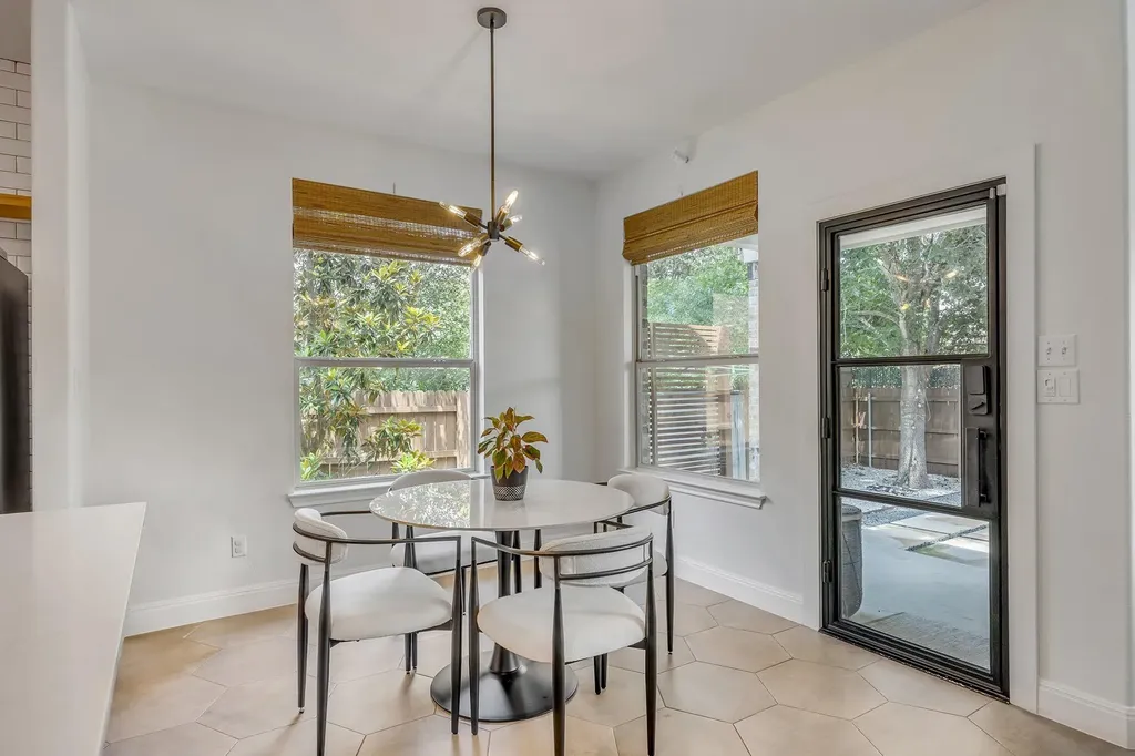 2421 Turtle Mountain Bend Austin TX 78748