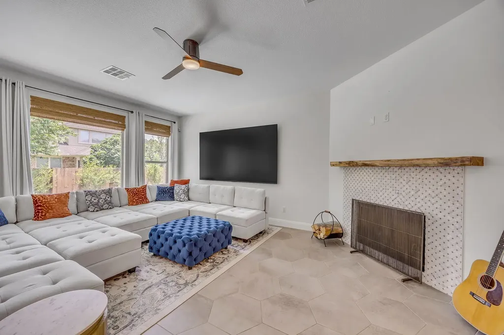 2421 Turtle Mountain Bend Austin TX 78748