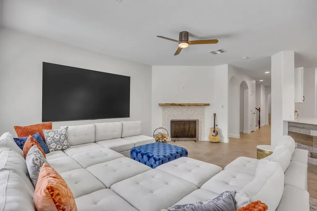 2421 Turtle Mountain Bend Austin TX 78748