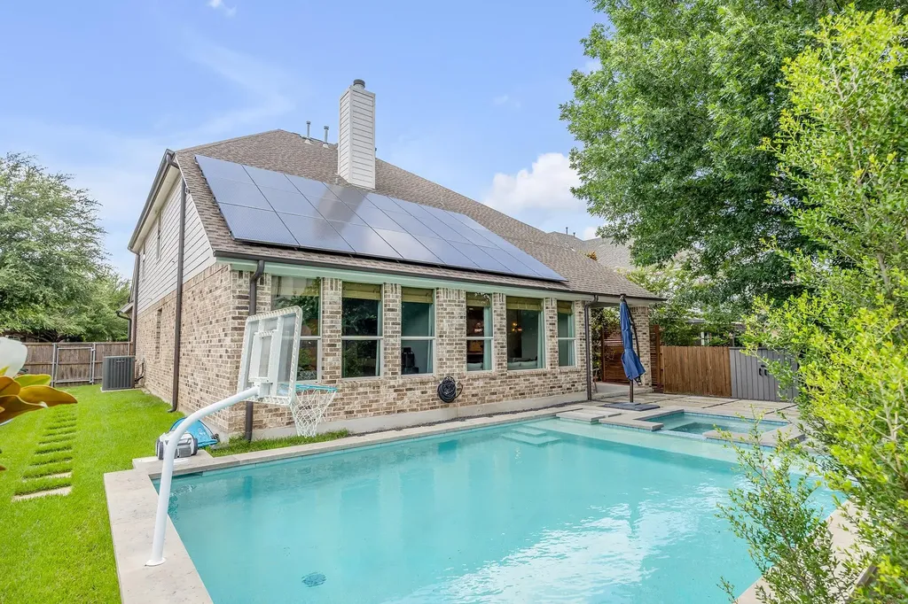 2421 Turtle Mountain Bend Austin TX 78748
