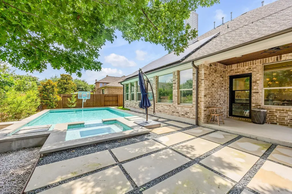 2421 Turtle Mountain Bend Austin TX 78748