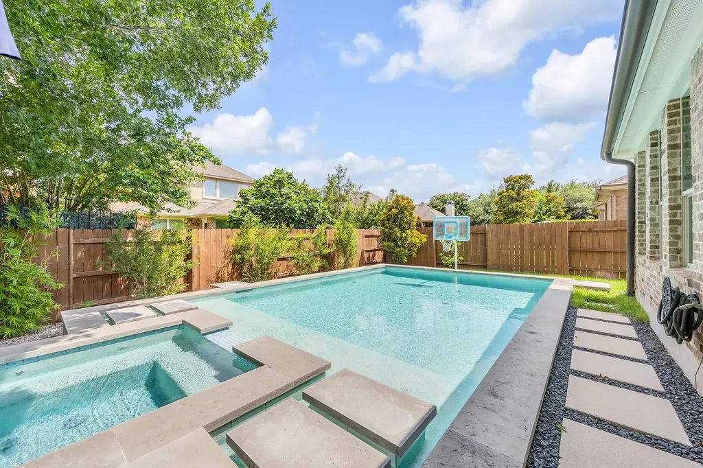 2421 Turtle Mountain Bend Austin TX 78748
