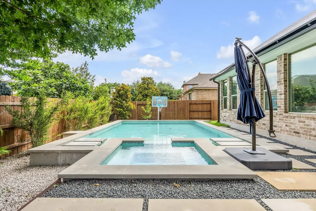 2421 Turtle Mountain Bend Austin TX 78748