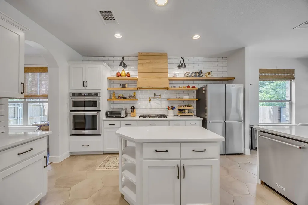 2421 Turtle Mountain Bend Austin TX 78748
