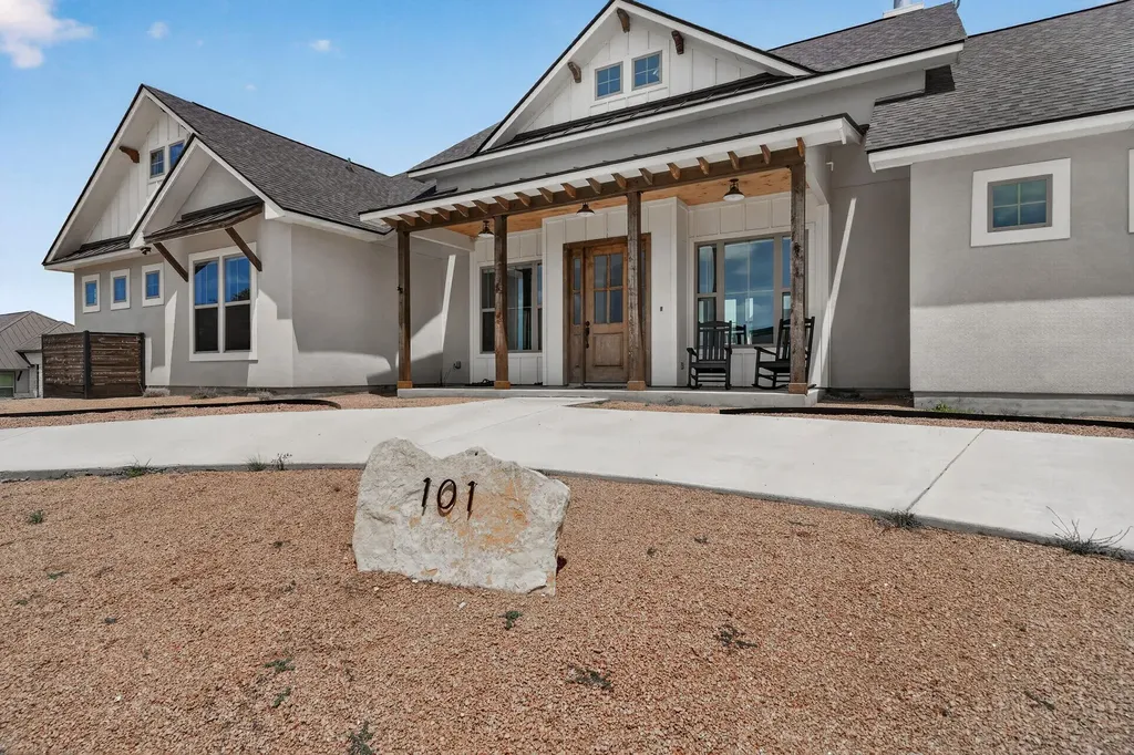 101 Alf Hunter Blanco TX 78606
