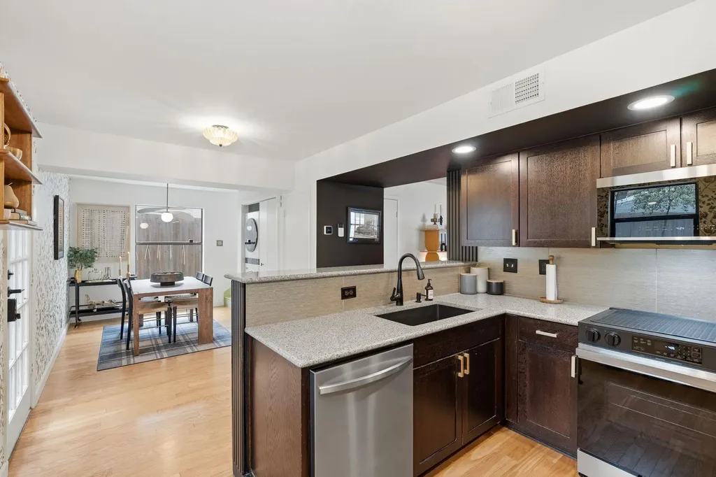 1106 Mission Ridge Austin TX 78704