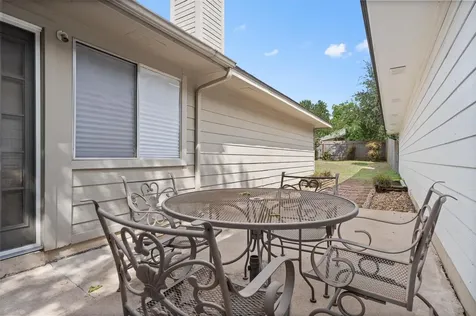 16811 Village Oak Loop Austin TX 78717