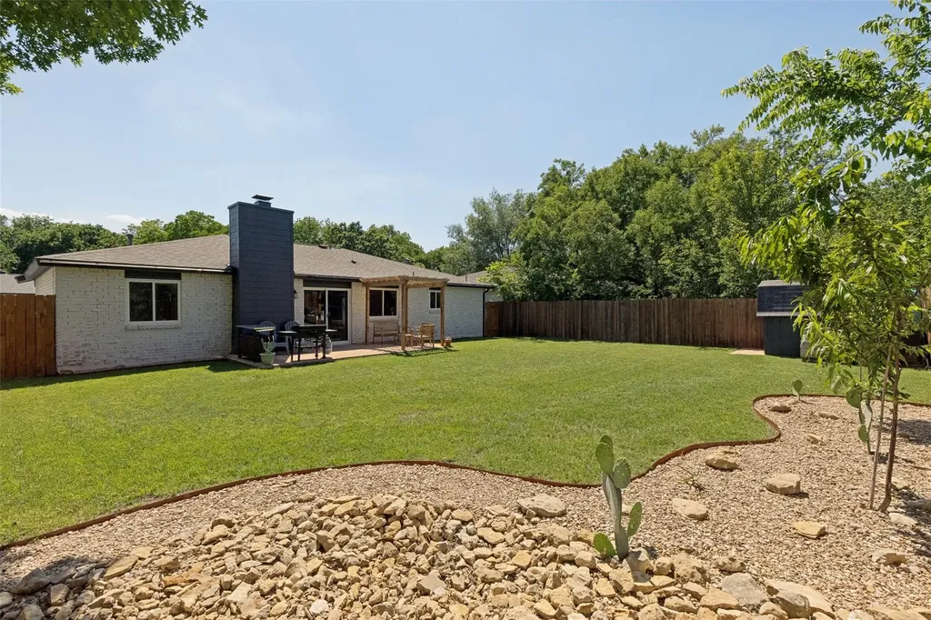 2404 Bending Trail Austin TX 78744