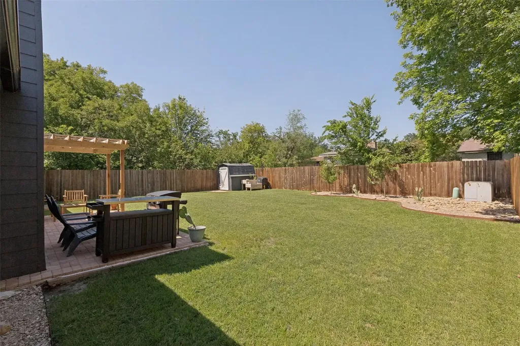 2404 Bending Trail Austin TX 78744