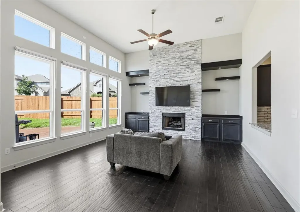 261 Ashleaf Drive Buda TX 78610