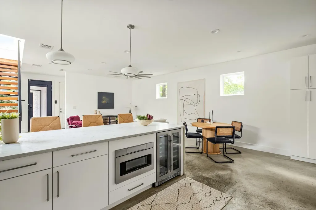 1182 Oakgrove Avenue Austin TX 78702