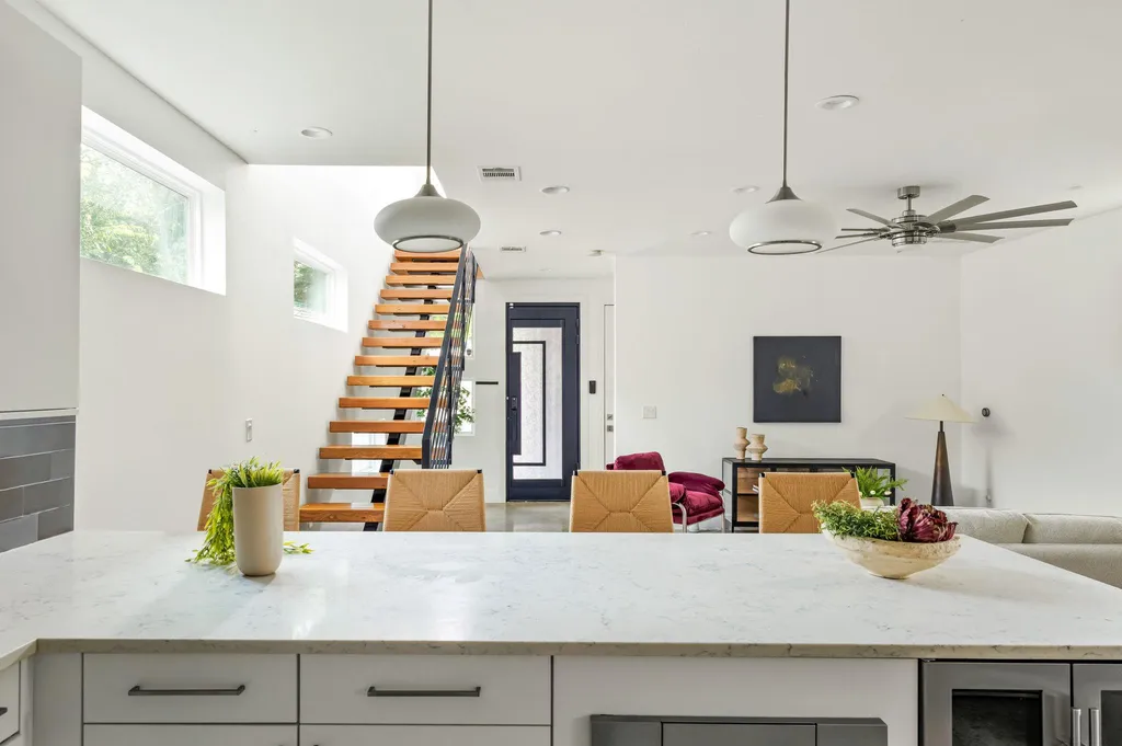 1182 Oakgrove Avenue Austin TX 78702