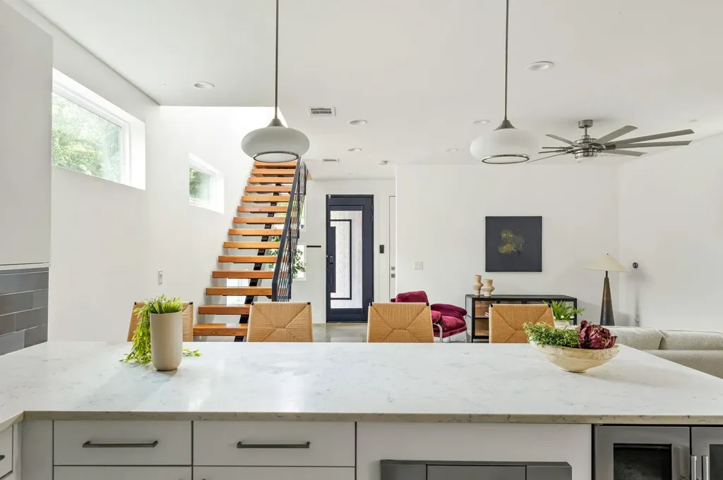 1182 Oakgrove Avenue Austin TX 78702
