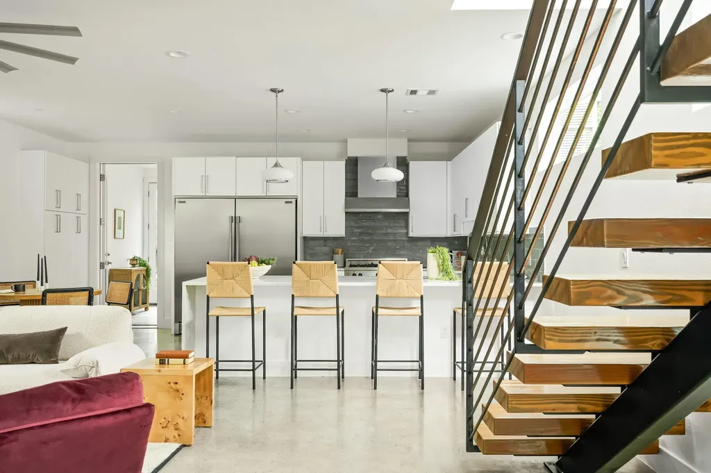 1182 Oakgrove Avenue Austin TX 78702