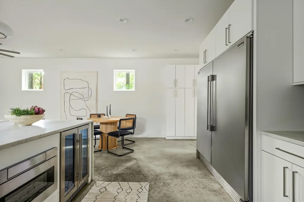 1182 Oakgrove Avenue Austin TX 78702
