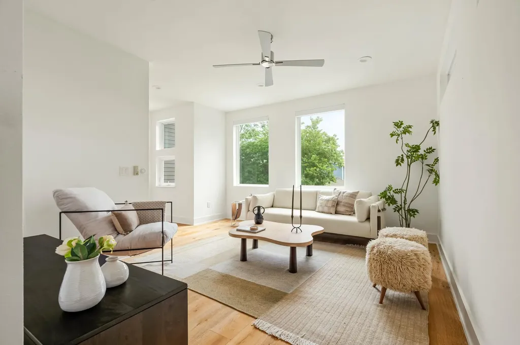 1182 Oakgrove Avenue Austin TX 78702