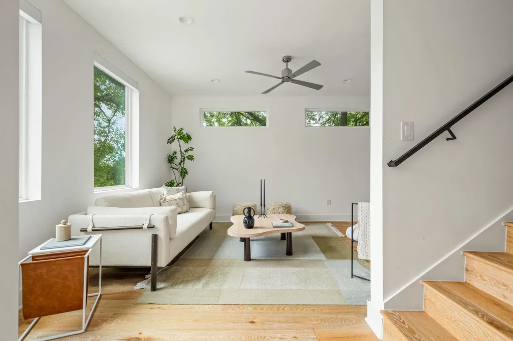 1182 Oakgrove Avenue Austin TX 78702