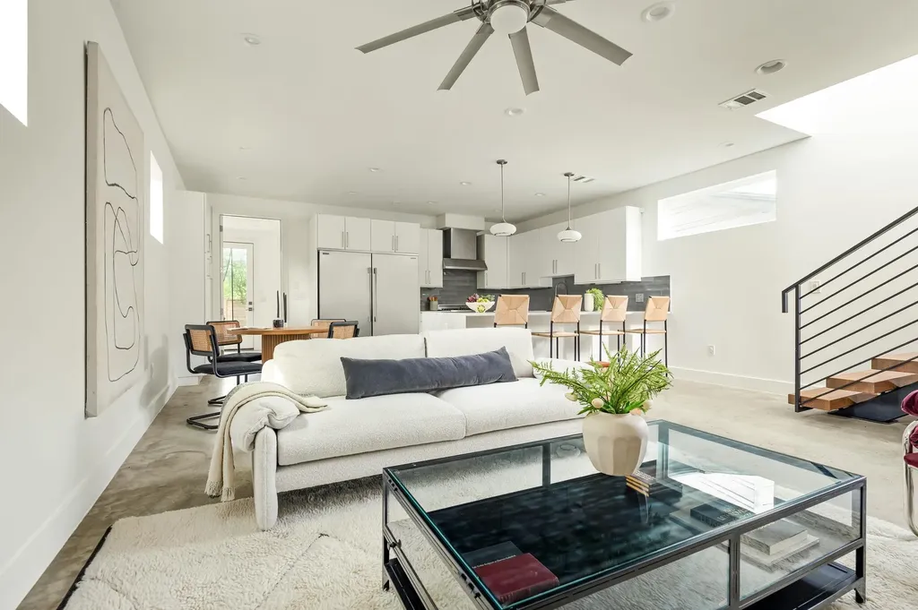 1182 Oakgrove Avenue Austin TX 78702