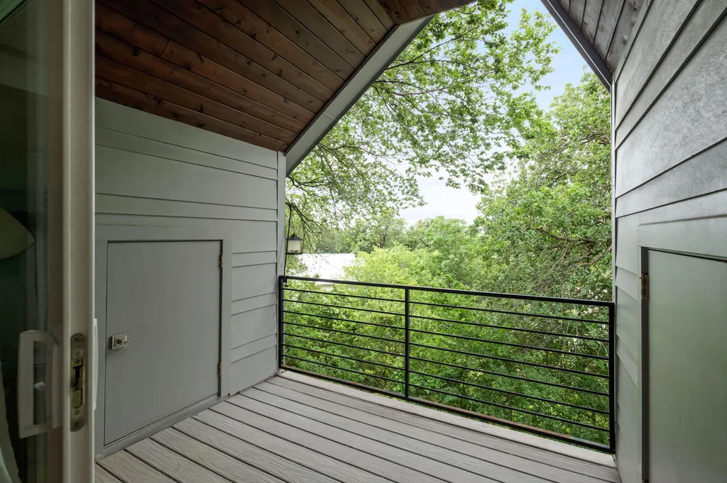 1182 Oakgrove Avenue Austin TX 78702