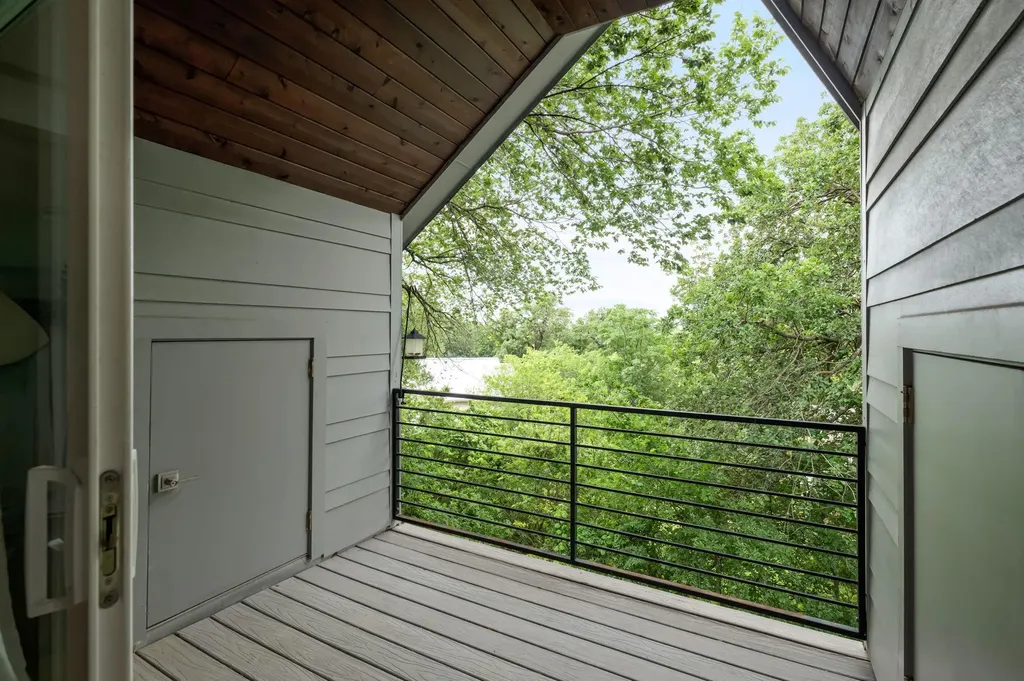 1182 Oakgrove Avenue Austin TX 78702