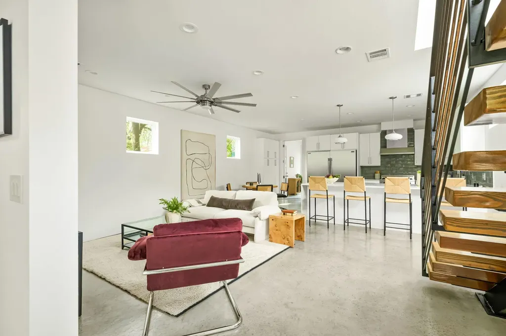 1182 Oakgrove Avenue Austin TX 78702