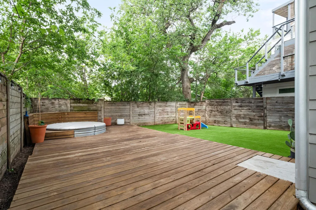 1182 Oakgrove Avenue Austin TX 78702