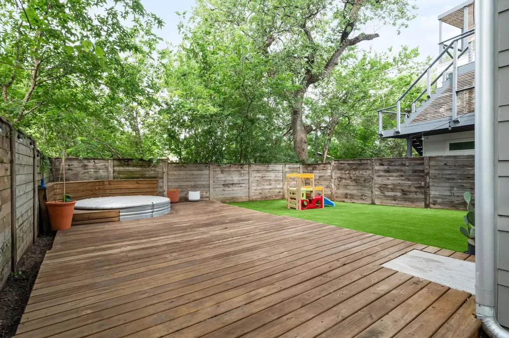 1182 Oakgrove Avenue Austin TX 78702