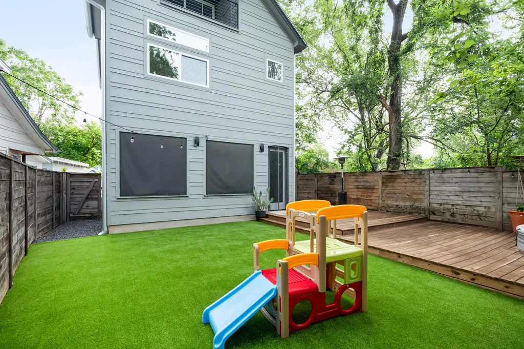 1182 Oakgrove Avenue Austin TX 78702