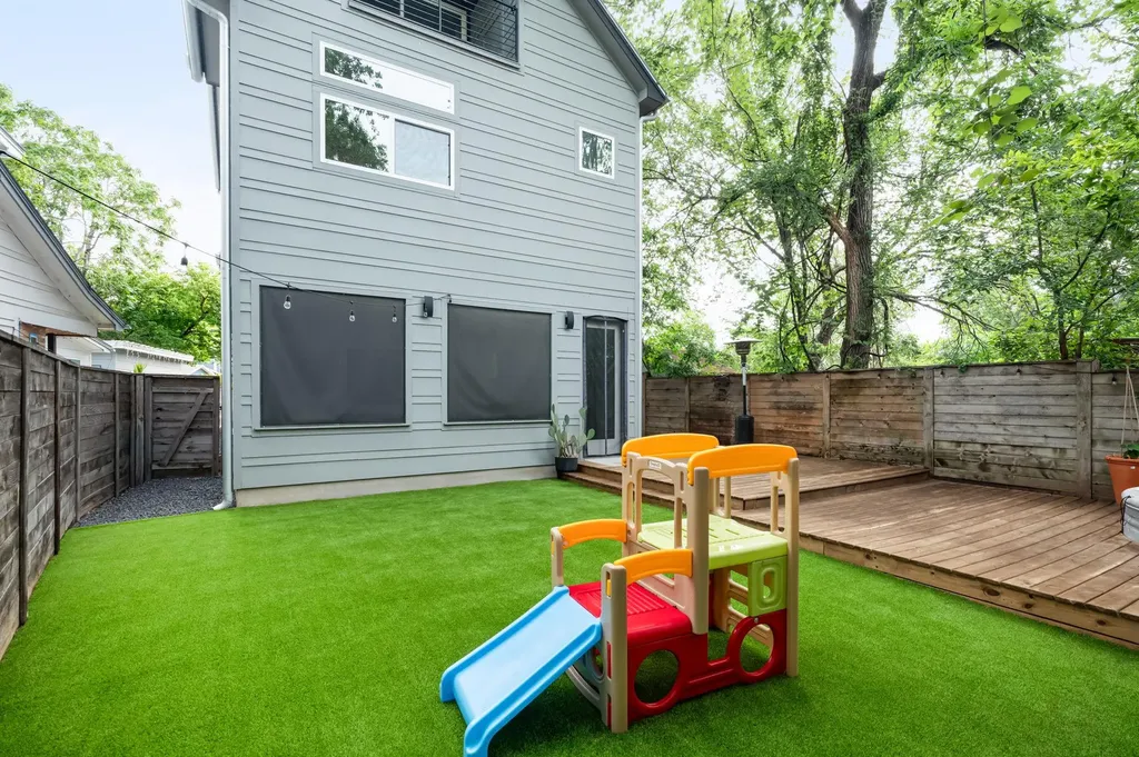 1182 Oakgrove Avenue Austin TX 78702